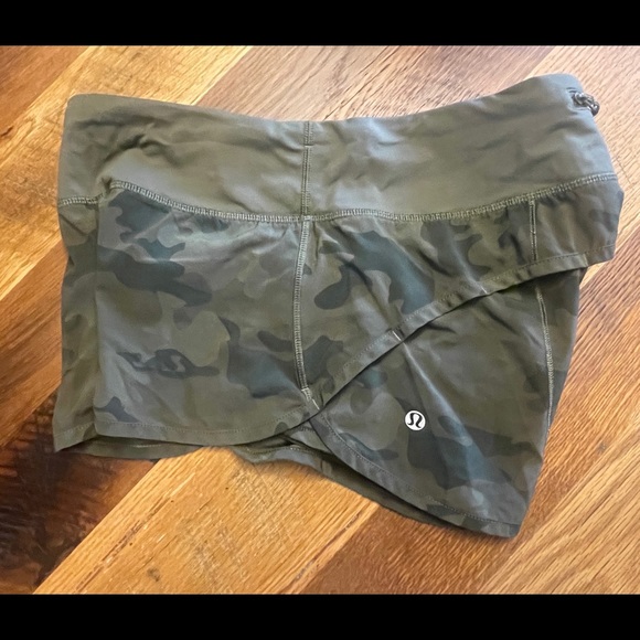Lululemon Speed Shorts - Savasana Camo, Size 4 - Picture 9 of 12